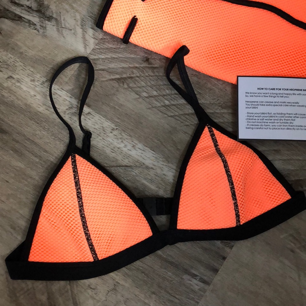 Bikini - Picture 2 of 5